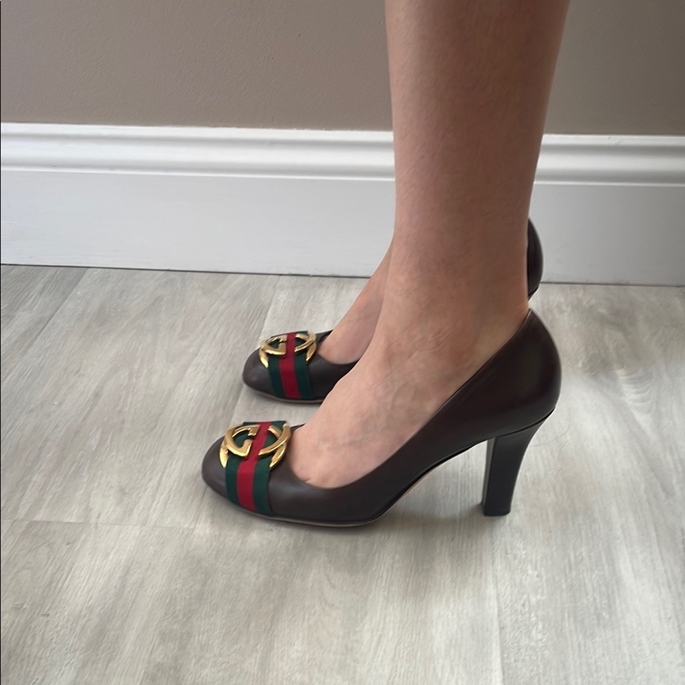 Gucci Brown Leather Heels with Gold Accent - Picture 3 of 7